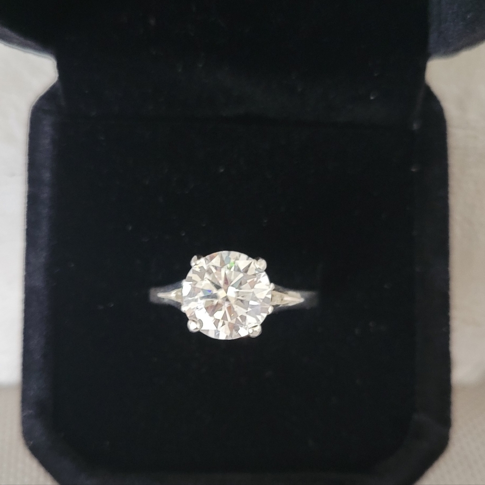 New 4ct Moissabite Elegant Silver  Ring